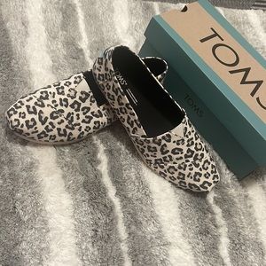 BRAND NEW Toms Alpargata